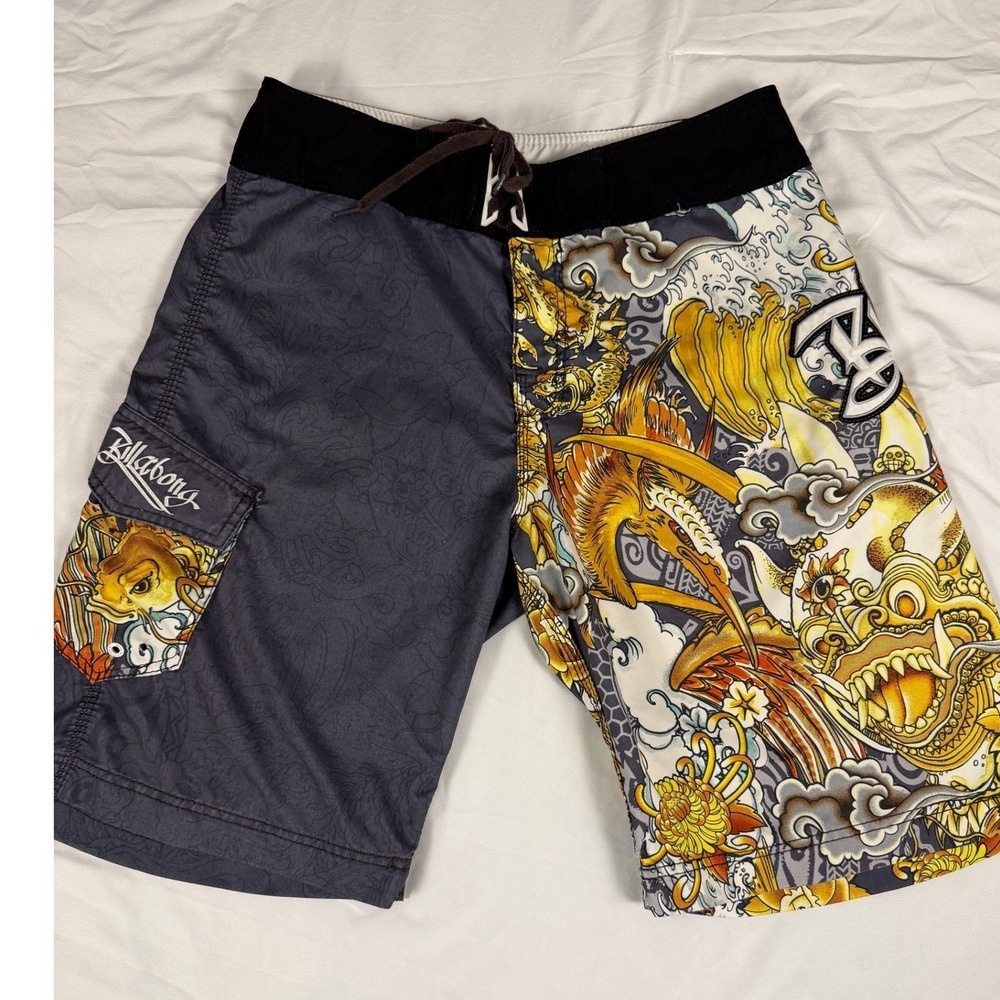 Billabong Board Shorts Mens 34 Dragon Koi Fish Tattoo Print Grey Yellow Y2K Surf